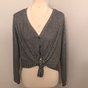💕 5 for $25 - Forever 21 High Low Knotted Sweater